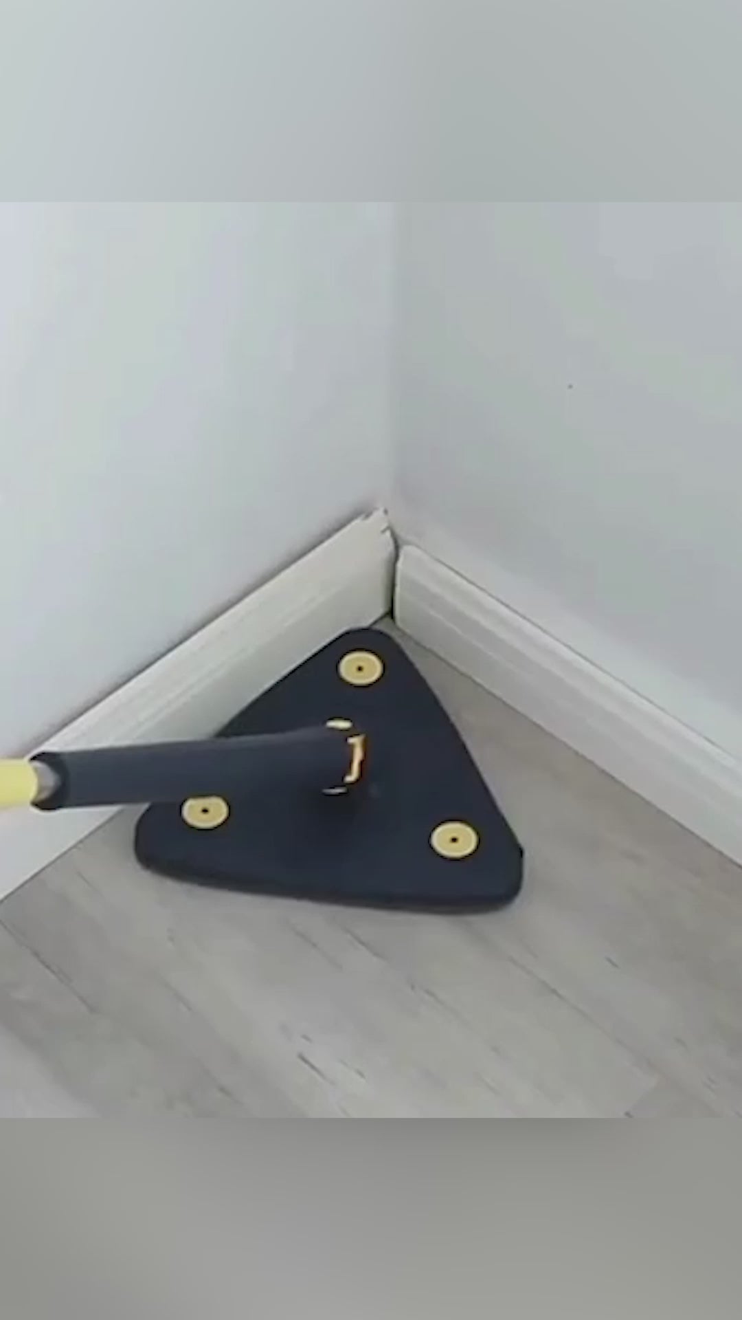 TwistClean™ 360° Triangle Magic Mop